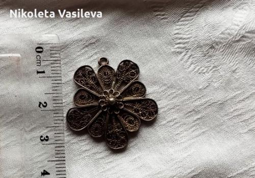 Ретро висулка и част от ретро пръстен