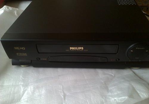 Видеокасетофон philips