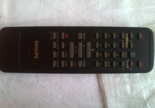 Видеокасетофон philips