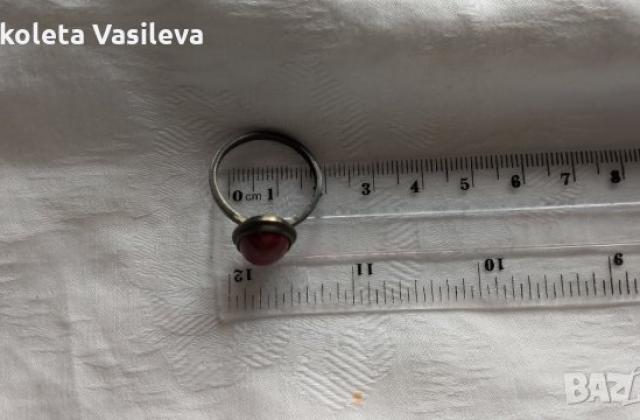 Стар сребърен пристен с полускъпоценен камък