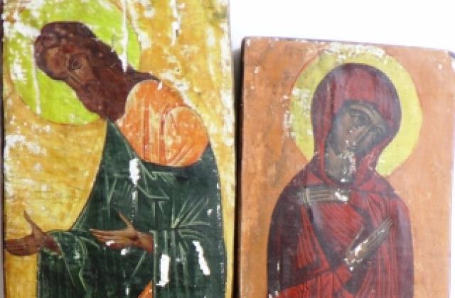 Продавам 2 старинни руски иони
