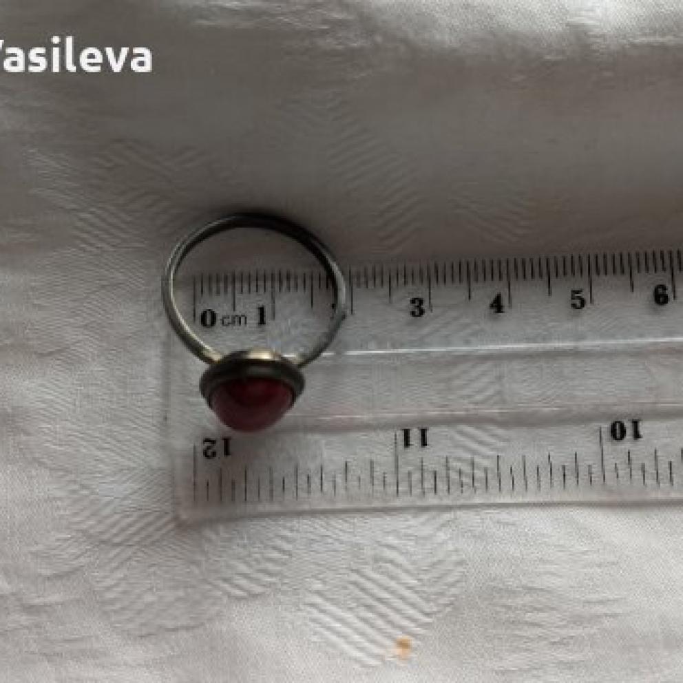 Стар сребърен пристен с полускъпоценен камък