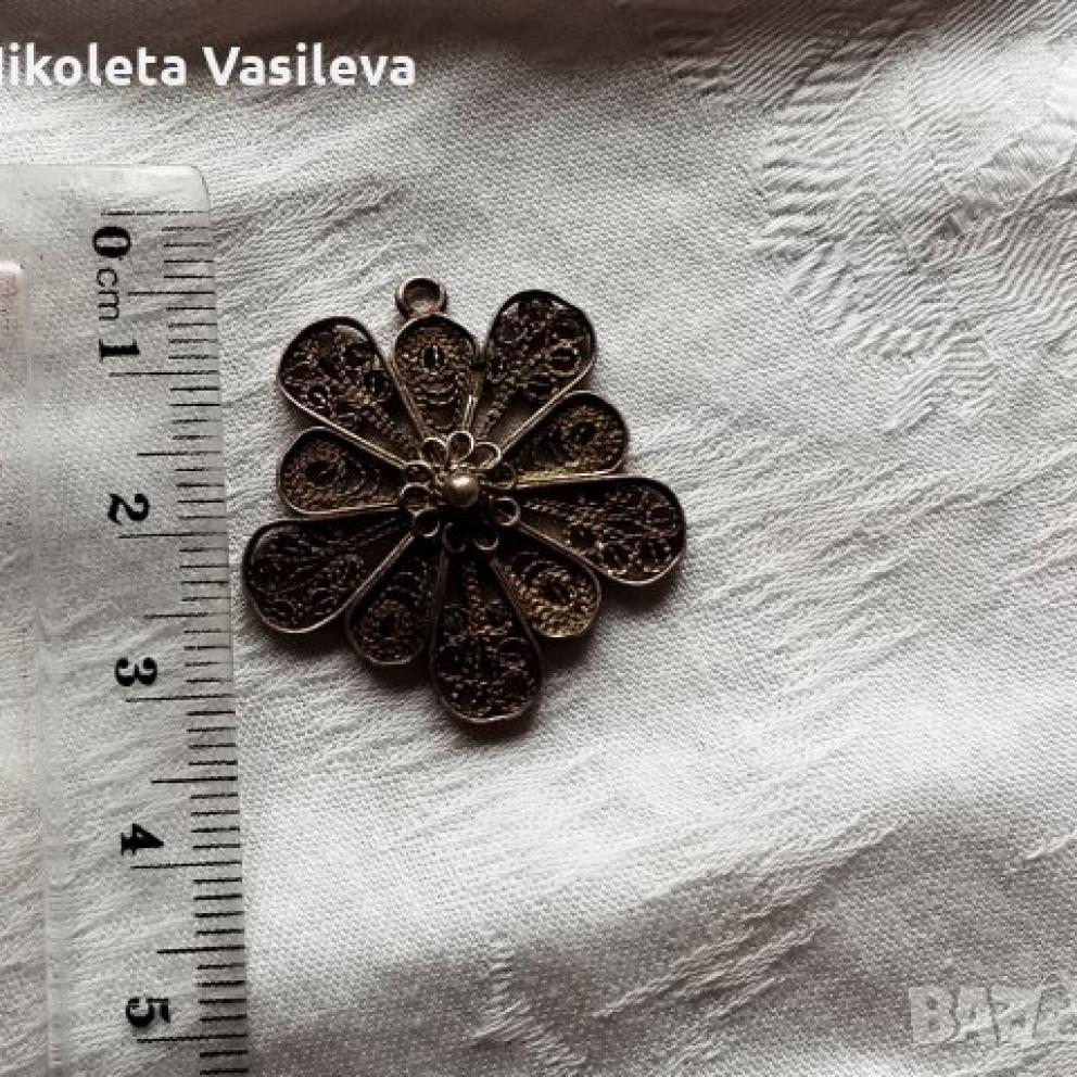 Ретро висулка и част от ретро пръстен