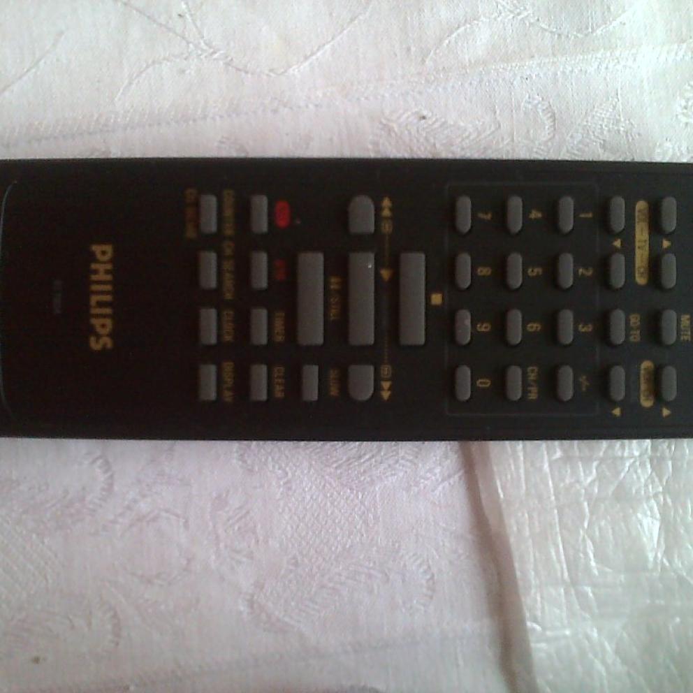 Видеокасетофон philips