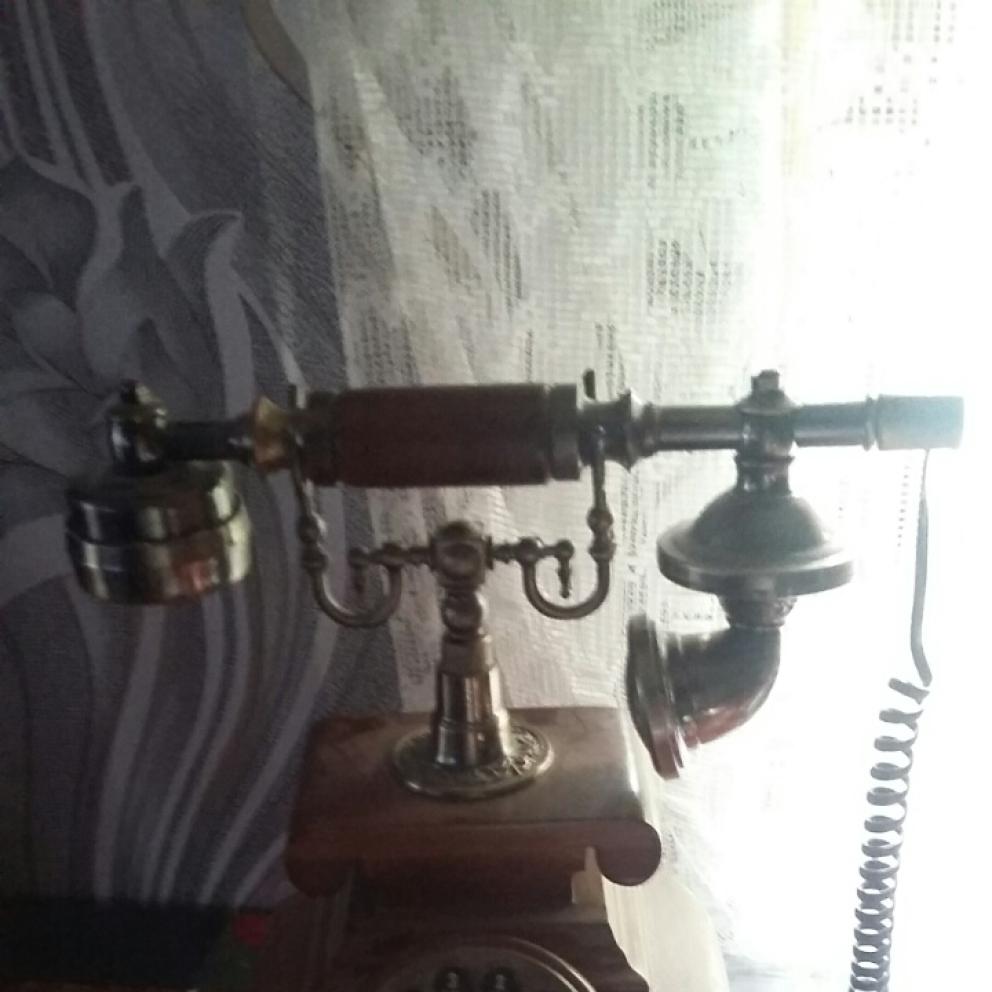 Стар телефон
